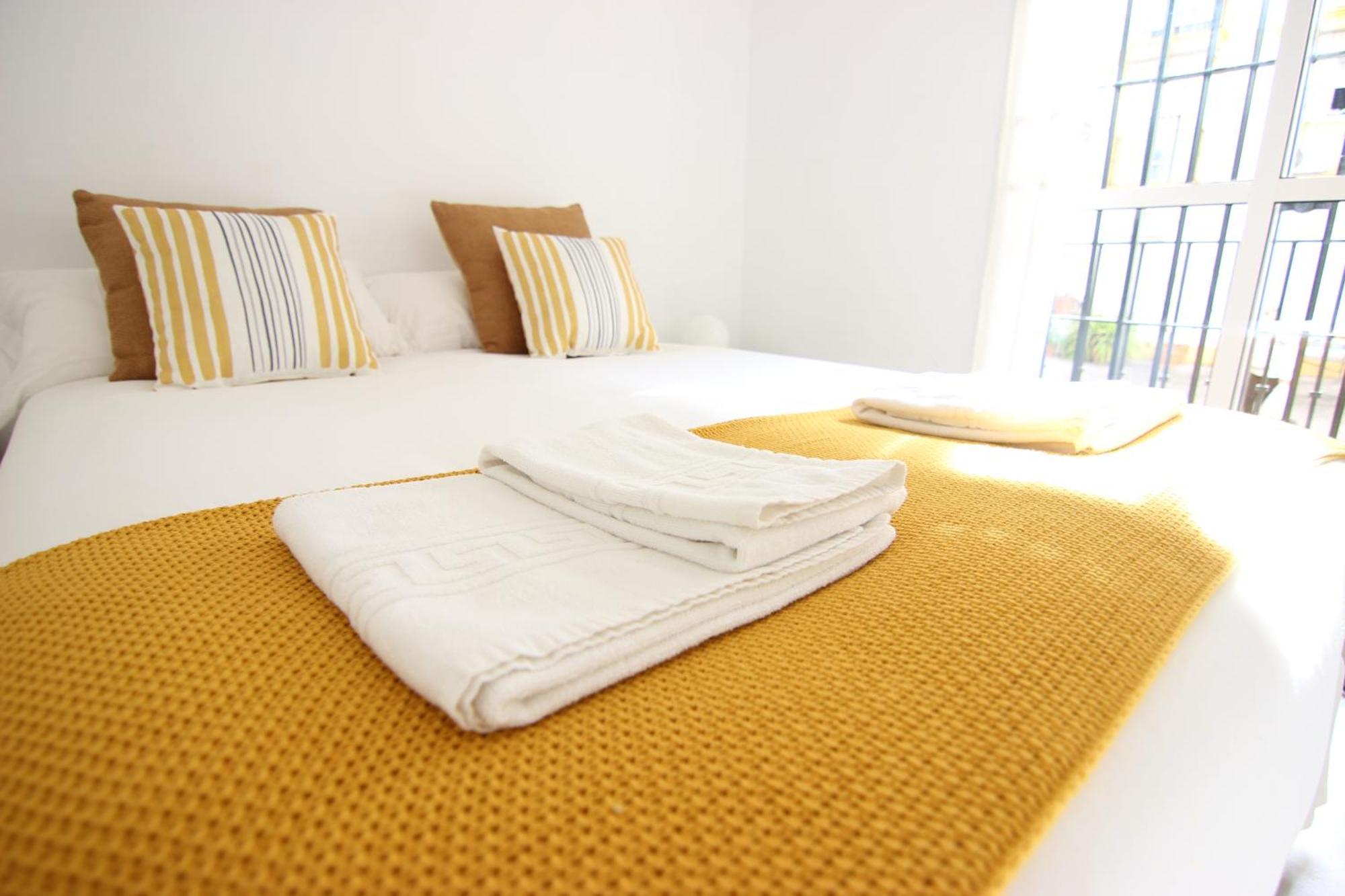 Rentalsevilla Espacioso Apartamento En La Alameda De Hercules Con Parking 外观 照片