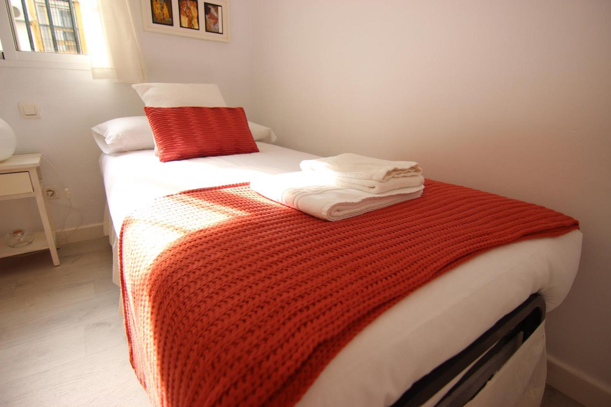 Rentalsevilla Espacioso Apartamento En La Alameda De Hercules Con Parking 外观 照片